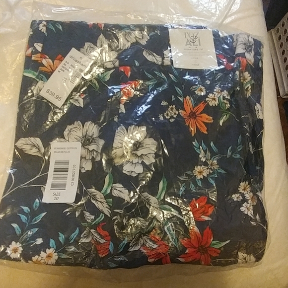 💜NWT Women Multi-Floral pants - Picture 2 of 3
